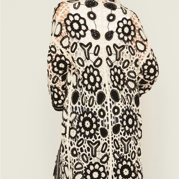 POL Black and Cream Floral Crochot kimono Cardigan - Picture 2 of 2